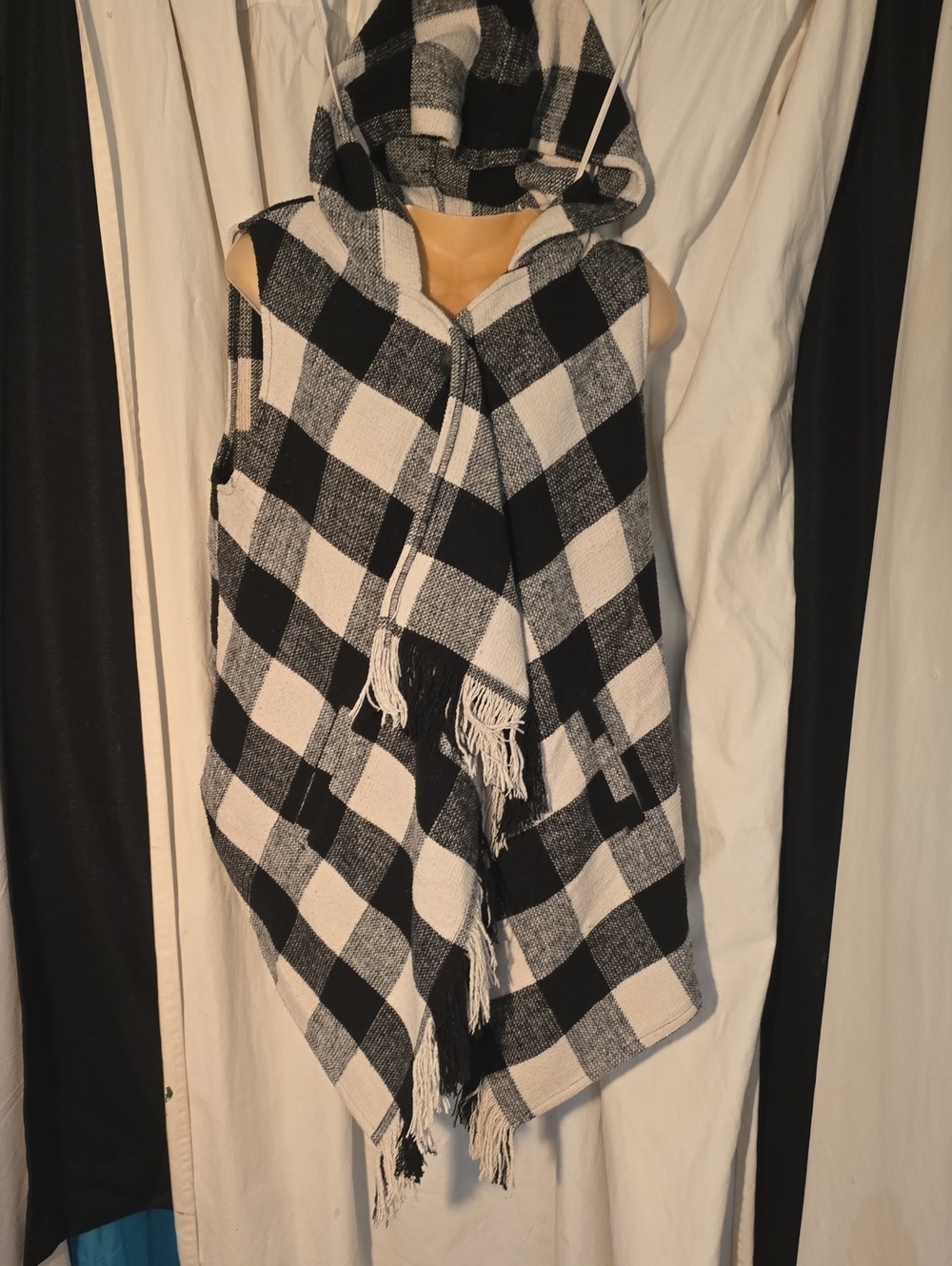 Jolt Black And White Buffalo Plaid Hooded Poncho Size S
